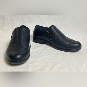 Naot Women’s Autan Black zip-up loafers